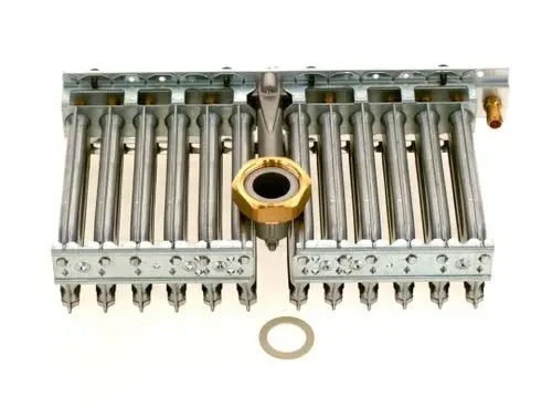 BOSCH Brenner aus Metall mit mehreren Rohren, verbunden durch ein Grundgerüst. Eine Kupferbuchse ist in der Mitte platziert. Dichtscheibe liegt daneben.